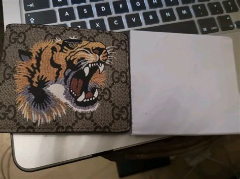 gucci lion wallet.